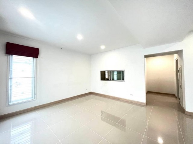 ขายบ้านแฝด 2 ชั้น สไตล์บ้านเดี่ยว มบ. แกรนด์วัลเล่ย์ เลี่ยงหนองมน บางแสน