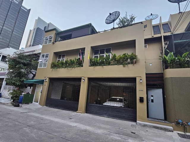 BS1284ให้เช่าพื้นที่สำนักงานชั้น 1 พท.180 ตรม.ย่านรัชดา ห่าง MRTพระราม9 เพียง 800 เมตรค่าเช่า 35,000 บาทต่อเดือนประปา ไฟฟ้า ชำระตรงกับหน่วยงานรัฐติดต่อ : คุณพร 0938091444 (เบอร์นี้แอดไลน์ได้คะ),โทร 0939833259ID Line : henghengpaulaรหัสประกาศ BS1284BS1284ให้เช่าพื้นที่สำนักงานชั้น 1 พท.180 ตรม.ย่านรัชดา ห่าง MRTพระราม9 เพียง 800 เมตร- เหมาะทำออฟฟิศ มีห้องกั้นสัดส่วน 2 ห้อง/เหมาะเป็นห้องผู้จัดการ ห้องประชุม- โถงทำงาน 2 ห้อ