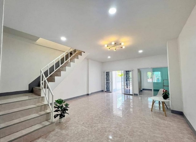 ขายทาวน์เฮ้าส์ 2 ชั้น ใจกลางศรีราชา หมู่บ้านศิริพร 2 ซากค้อ หลังวัดจีนไร่กล้วย