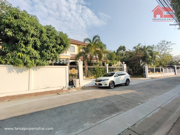 รายละเอียด  ขายบ้านเดี่ยวหรู 2ชั้นเนื้อที่ 242 ตร.ว พื้นที่ 550 ตร.ม 6 ห้องนอน 5ห้องน้ำ เฟอร์บิ้วอิน ถนนรามอินทรา ซอยวัชรพล ราคาขาย 39 ล้านบาท สิ่งอำนวยความสะดวก  เจ้าหน้าที่ดูแลรักษาความปลอดภัยตลอด 24 ชม.สถานที่สำคัญใกล้เคียงห้างสรรพสินค้า และแหล่งอำนวยความสะดวก ร้านสะดวก 7-11  Plearnary Mall  The Platinum Place Tesco Lotus วัชรพล  Foodland รามอินทรา Venice Di Iris  Big C Market สุขาภิบาล 5 Ease Park  Big C รามอินทรา  The Walk เกษตรนวมินทร