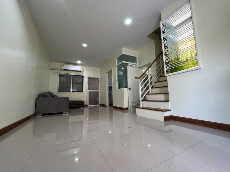 ให้เช่าทาวน์โฮม2ชั้นหลังมุม ย่านสุขาภิบาล5 สายไหม วัชรพล  หมู่บ้านโกลเด้นทาวน์สุขาภิบาล5 