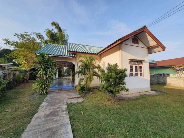 ขายบ้านเดี่ยวชั้นเดียวพร้อมที่ดินเนื้อที่ 2 งาน 33 ตารางวา ตำบลค่ายบกหวาน จังหวัดหนองคาย##รายละเอียดและติดตั้งทรัพย์-บ้านเดี่ยวชั้นเดียวพร้อมเนื้อที่ 2 งาน 33 ตารางวา จำนวน 2 ห้องนอน 1 ห้องน้ำ-ตั้งอยู่บ้านหนองหมื่น ตำบลค่ายบกหวาน จังหวัดหนองคาย-ใกล้โรงเรียน สถานีอนามัย อ่างเก็บน้ำ สนามกอล์ฟ ติดร้านขายของ-บรรยากาศดีล้อมรอบด้วยธรรมชาติ***ราคาเพียง 1.25 ล้านบาท##สา