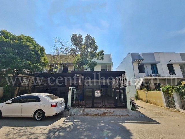 รหัสทรัพย์  5101ทาวน์โฮม ร็อคการ์เด้น สุวรรณภูมิ หลังริม ต้นโครงการ!!!ที่ตั้ง  ถนนอ่อนนุข-ลาดกระบัง ตำบลศรีษะจรเข้น้อย อำเภอบางเสาธง สมุทรปราการ 10540รายละเอียดทรัพย์- ทาวน์โฮม 2 ชั้น, ขนาดพื้นที่ 25.6 ตารางวา, ขนาดพื้นที่ใช้สอย 115 ตารางเมตร- 3 ห้องนอน, 3 ห้องน้ำ, 1 ห้องนั่งเล่น, 1 ห้องครัว, 1 ที่จอดรถสถานที่และทำเลใกล้เคียง- สนามบินสุวรรณภูมิ- สถาบันเทคโนฯพระจอมเกล้าลาดกระบั