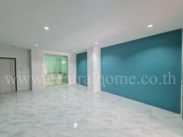 ทาวน์โฮม ร็อคการ์เด้น แอร์พอร์ต สุวรรณภูมิ ใกล้ สนามบินสุวรรณภูมิ