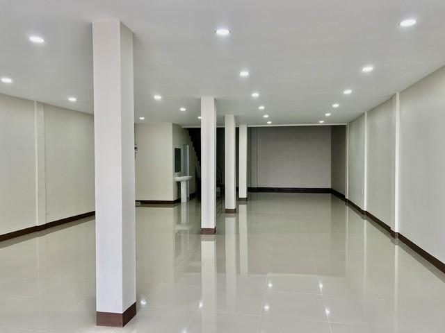 EPL-BR0075 ให้เช่าอาคารพาณิชย์ 2ชั้น 2 คูหา  ติดMRT แยกไฟฉาย จรัญสนิทวงศ์ หน้ากว้าง 7 เมตร ลึก 15 เมตร พื้นที่ใช้สอย 210 ตรม.จอดรถ 2 คัน