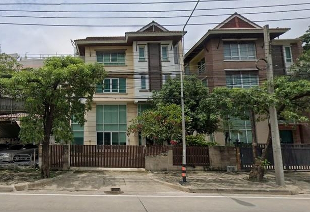 ให้เช่าโฮมออฟฟิศ 3.5 ชั้น ย่านเกษตร-นวมินทร์ ถนนประเสริฐมนูกิจ