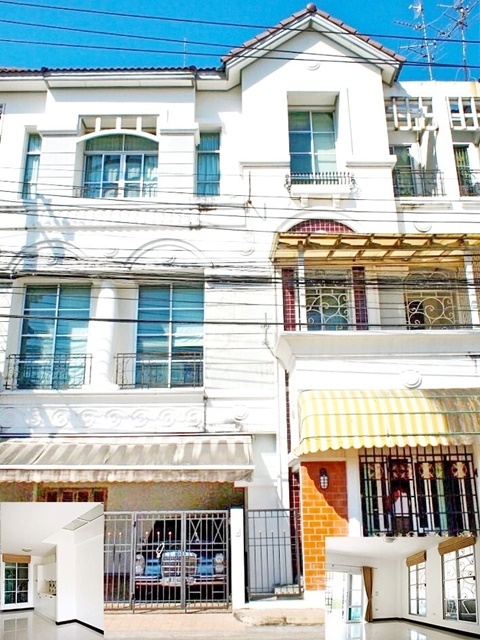 เดินทางสะดวก คริสตัล  ปาร์ค ประดิษฐ์มนูธรรม นาคนิวาส12-24 เซ็นทรัล อีสวิวล์ โฮมออฟฟิศใหญ่มาก บ้านกลางเมือง 4 ชั้น 31ตรว. 270ตรม. 34,999B-M 3นอน 4น้ำ 4จอดรถ 6แอร์ PraditManutham Central Eastville NakNiwat Rd.12-24 homeoffice 4 Storeys extra large Baanklangmuang 31sq.wa. 270sq.m. 34,999B-M 3bed 4bath 4parking 6A/C convenient travel Crystal Park.ซ.นาคนิวาส 12-24 ถ.ประดิษฐ์มนูธรรม แขวงลาดพร้าว เขตลาดพร้าว กรุงเทพมหานคร 1023031ตรว.       31sq.wa.270ตรม.        270sq.m. หันหน้าทิศใต้Facing south- เหมาะทำสำนักงานหรืออยู่อาศัยสำหรับคร�