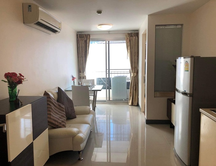 รหัสทรัพย์ CC 1,392ให้เช่าคอนโด เดอะโคลเวอร์ ทองหล่อ 18  THE CLOVER THONGLOR  ใกล้รถไฟฟ้า BTS ทองหล่อ##  ให้เช่า ##Please directly contact : K.โบว์  083-782-4962เช่า 18,000 บาท/เดือน    ขาย 3.5 ล้านบาทให้เช่าเดอะโคลเวอร์ ทองหล่อ 1836 ตรมชั้น 9 ตึกบี1 นอน 1 น้ำ (มีอ่างอาบน้ำ) ตกแต่งพร้อมอยู่# รับเฉพาะลูกค้าไม่สูบบุหรี่ ไม่เลี้ยงสัตว์ค่ะสถานที่ใกล้เคียงMarket PlaceJ Avenue ทองหล่อThe Commonsรพ.คามิลเลียนรพ.สมิติเวช สุขุมวิทEkamai International SchoolBangkok Prep International Sch