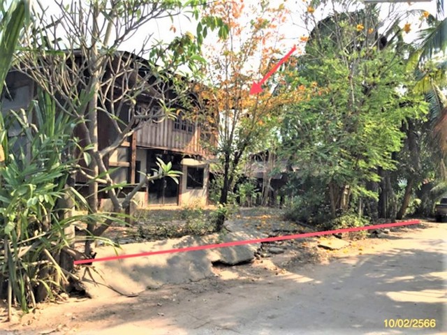   รายละเอียดเพิ่มเติม Code ID : PKK02-15735  ราคาขาย  688,000 บาท- ขนาดพื้นที่ :   144.00 ตร.ว.- พื้นที่ใช้สอย : 249.75 ตรม  - จำนวนห้อง :  4 ห้องนอน 1 ห้องน้ำ  - ที่จอดรถ :     1  คัน- บ้านหันทางทิศ : - พิกัดทรัพย์ : https://maps.app.goo.gl/PYLJywQVssoNw83S8    สถานที่ใกล้เคียง- ใกล้โรงพยาบาลขุนหาญ - ใกล้โลตัส go fest สาขาศรีรัตนะ - ใกล้ ซีเจ มอร์ สาขาขุนหาญ - ใกล้โลตัส โกเฟรช ซูเปอร์มาร์เก็ต ขุนหาญ  สอบถามเพิ่มเติม/นัดชมโทร. 097-419-5982(พลอย)โทร. 096-932-4624(ออม�