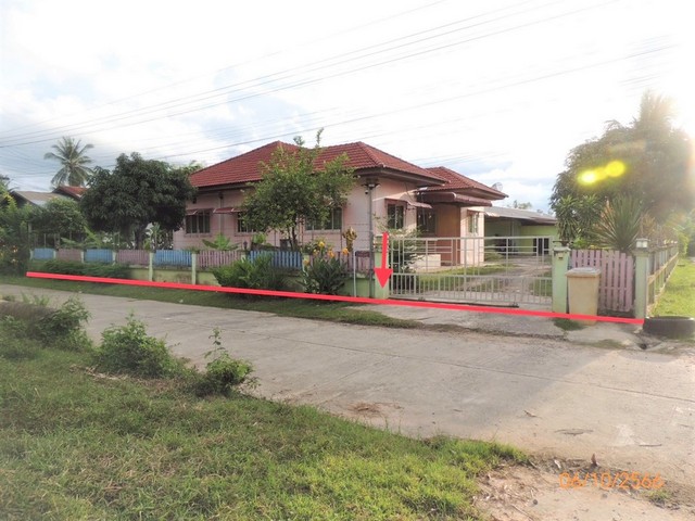   รายละเอียดเพิ่มเติม Code ID : PKK02-15188  ราคาขาย  5,053,000 บาท- ขนาดพื้นที่ :   419.00 ตร.ว.- พื้นที่ใช้สอย :   175.50 ตร.ม- จำนวนห้อง :  3 ห้องนอน 3 ห้องน้ำ  - ที่จอดรถ :    1   คัน- บ้านหันทางทิศ : - พิกัดทรัพย์ : https://maps.app.goo.gl/v9HEjcRocS2zg6S66    สถานที่ใกล้เคียง- ใกล้โรงพยาบาลขุขันธ์- ใกล้ซุปเปอร์บอล ศูนย์รวมสินค้าเบ็ดเตล็ด - ใกล้โลตัส ขุขันธ์ - ใกล้แม็กกี้ซุปเปอร์ ขุขันธ์ สอบถามเพิ่มเติม/นัดชมโทร. 097-419-5982(พลอย)โทร. 096-932-4624(ออมสิ�