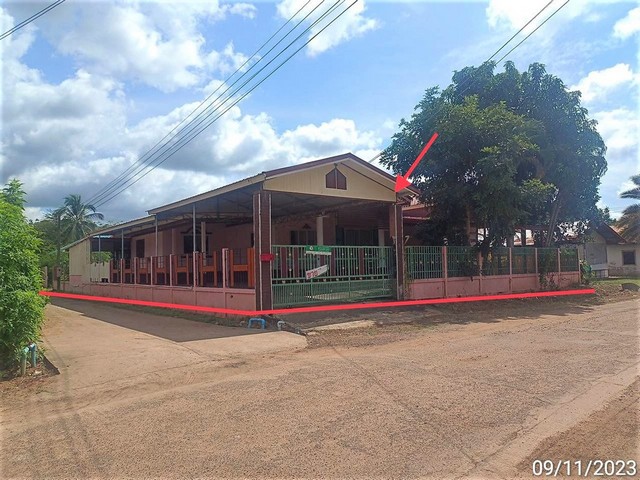   รายละเอียดเพิ่มเติม Code ID : PKK02-14697  ราคาขาย 2,333,000  บาท- ขนาดพื้นที่ :  395.00 ตร.ว. - พื้นที่ใช้สอย : 233.75 ตร.ม.  - จำนวนห้อง :  2 ห้องนอน 3 ห้องน้ำ  - ที่จอดรถ :    1   คัน- บ้านหันทางทิศ : - พิกัดทรัพย์ : https://maps.app.goo.gl/hSR2krE6TZYStw5ZA    สถานที่ใกล้เคียง- ใกล้ปอทวีซูปเปอร์ - ใกล้กิจธวัชชัย(โชคธวัช)   - ใกล้ โรงพยาบาลส่งเสริมสุขภาพตำบลสังเม็ก- ใกล้อ๊ะ!!หมูกะทะ บุฟเฟ่ต์  สอบถามเพิ่มเติม/นัดชมโทร. 097-419-5982(พลอย)โทร. 096-932-4624(ออมสิ