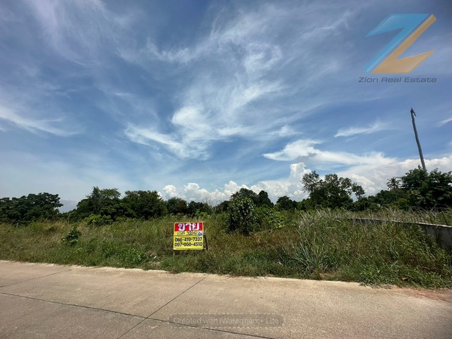 ZY156  ขายที่ดินสวยพัทยา  ห้วยใหญ่ -ขนาด 500 ตรว.-หน้ากว้าง 49 เมตร  ลึก 41 เมตร -พื้นที่สีส้ม  การเดินทาง-ต.ห้วยใหญ่ อ.บางละมุงพิกิด : 12.86331330,100.92553514จุดเด่น/สถานที่ใกล้เคียง-เข้าปากซอยเทศบาล 750 เมตร -เข้าจาก ถนนสุขุมวิท 2.2 กม.-ห่างจากหาดนาจอมเทียน 4 กม.-ห่างตลาดน้ำ 4 ภาค 3.5 กม.-ห่างจากสวนเสือพัทยา 4 กม.-ห่างจาก ร.ร.แอมบาสซาเดอร์ 4.5 กม. ราคา 7,500,000 บาท  ติดต่อ 086-419-7337 097-056-4510