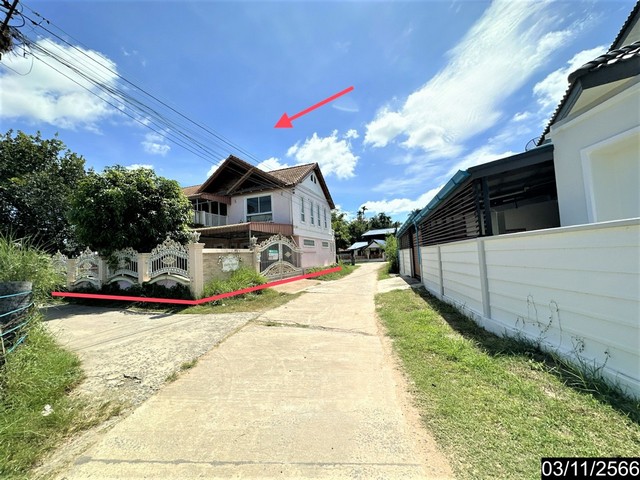   รายละเอียดเพิ่มเติม Code ID : PKK02-09371  ราคาขาย 1,872,000  บาท- ขนาดพื้นที่ :   80.00 ตร.ว.- พื้นที่ใช้สอย :  254.25 ตร.ม - จำนวนห้อง :  5 ห้องนอน 3 ห้องน้ำ  - ที่จอดรถ :   1    คัน- บ้านหันทางทิศ : - พิกัดทรัพย์ : https://maps.app.goo.gl/TqN2R4nox6oCNDrZ7    สถานที่ใกล้เคียง- ใกล้ร้านเจ้ไข่ มินิมาร์ท - ใกล้ร้านขายดี บ้านเอื้ออาทรศรีสะเกษ - ใกล้รพ.สต.ก้านเหลือง (อ.เมืองศรีสะเกษ) - ใกล้มานะดีเซล เช็คปั๊ม-หัวฉีด ศรีสะเกษ สอบถามเพิ่มเติม/นัดช