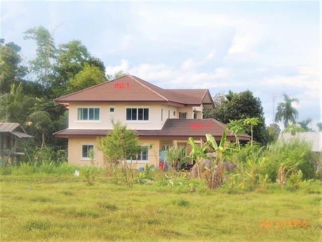   รายละเอียดเพิ่มเติม Code ID : PKK02-15698  ราคาขาย  4,196,000 บาท- ขนาดพื้นที่ :  1600.00 ตร.ว. - พื้นที่ใช้สอย : 234.70 ตร.ม  - จำนวนห้อง :  3 ห้องนอน 4 ห้องน้ำ  - ที่จอดรถ :    1   คัน- บ้านหันทางทิศ : - พิกัดทรัพย์ : https://maps.app.goo.gl/QdtfkbGgHxdYB8mB9    สถานที่ใกล้เคียง- ใกล้ตลาดชุมชนคุณธรรมแขววิลเลจ- ใกล้ซุปเปอร์บอล ศูนย์รวมสินค้าเบ็ดเตล็ด  - ใกล้ซีเจ มอร์ สาขาขุขันธ์  - ใกล้ซีเจ ซูเปอร์มาร์เก็ต สาขาตลาดละลม สอบถามเพิ่มเติม/นัดช