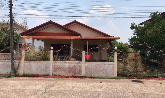  รายละเอียดเพิ่มเติม Code ID : PKK02-13777  ราคาขาย 3,594,000  บาท- ขนาดพื้นที่ :  201.00 ตร.ว. - พื้นที่ใช้สอย :  279 ตร.ม - จำนวนห้อง :  2 ห้องนอน 1 ห้องน้ำ  - ที่จอดรถ :   1    คัน- บ้านหันทางทิศ : - พิกัดทรัพย์ : https://maps.app.goo.gl/pgdAELFUL6K7bVXB9    สถานที่ใกล้เคียง- ใกล้โลตัส โกเฟรช เดชอุดม- ใกล้ซูเปอร์คุ้มตำบลสาขาเมืองเดชอุบล - ใกล้มินิบิ๊กซีสาขาเดชอุดม- ใกล้โลตัส เดชอุดม สอบถามเพิ่มเติม/นัดชมโทร. 097-419-5982(พลอย)โทร. 096-932-4624(ออมสิน)Line : @