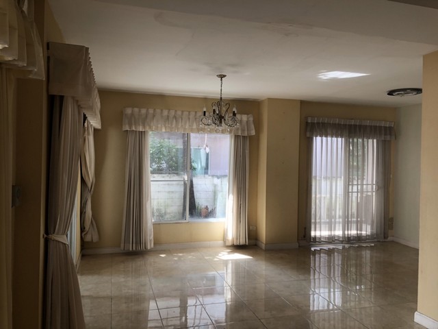 ขายบ้านเดี่ยว 97 ตร.วา ราคาขายขาดทุน 5,200,000 บาท ค่าใช้จ่ายวันโอนทั้งหมดคนละครึ่งหรือให้เช่า 18,000 บาท/เดือน  มบ. มณีรินทร์ เลค แอนด์ ปาร์ค ถนน 345 ต.บางคูวัด อ.เมือง จ.ปทุมธานี สนใจโทร  0968821857โปรพิเศษสุด  สามารถซื้อแบบผ่อนเจ้าของได้ขายบ้านเดี่ยว 2 ชั้น เนื้อที่ 97 ตร.ว. มี 3 ห้องนอน 3 ห้องน้ำ 5,200,000 บาท หรือให้เช่า 18,000 บาทต่อเดือน มบ. มณีรินทร์ เลค แอนด์ ปาร์ค อยู่ในเครือ แลนด์แอนด์เฮ้า