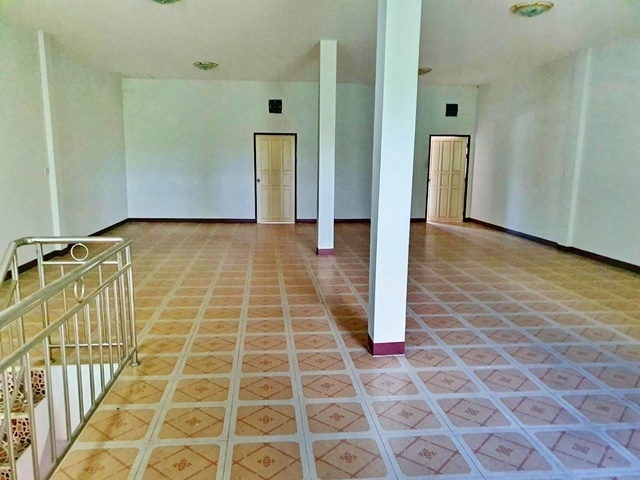 ปตท.บิ๊กซี รพ. 352ตรม.สี่คิ้ว ให้เช่าอาคารพาณิชย์ 2 ชั้น โลตัส 52ตรว. 2นอน โคราช 2น้ำ จอดรถได้หลายคัน ติดถนนใหญ่ เดินทางสะดวก