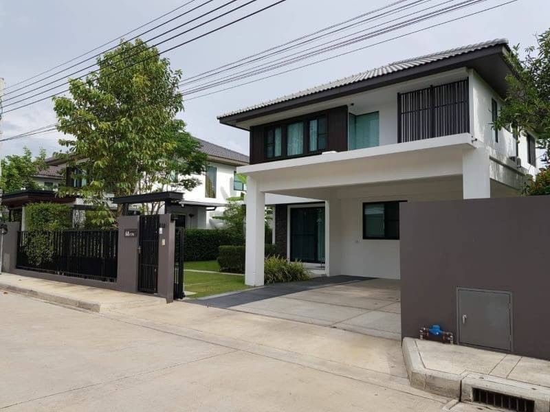 BH2657 บ้านให้เช่าบ้านเดี่ยว มัณฑนา บางนา กม 15 MANTANA Bangna km 15 ติดถนนใหญ่บางนา พร้อมเข้าอยู่Agent Postcontact : คุณบัว Bua Agent 0936464597, 0826914598Line : Bua093ราคาเช่า 70,000 บาท / เดือน สัญญาอย่างน้อย 1 ปีBH2657 บ้านเดี่ยว มัณฑนา บางนา กม 15  ใกล้ Mega Bangna & Concordian International School•บ้านเดี่ยว ขนาดที่ดิน 65.9ตารางวา (Land size65.9 Sq.wah)•พื้นที่ใช้สอย 172 ตารางเมตร (Useable area 172 Sq.metre)•บ้านหันทิศเหนือ (Facing North)• จำนวน4 ห้องนอน (4 bedrooms)• 3 ห้องน้ำ (3 bathroom)•จอดรถได้ 2 คัน(2 carparks)• ตกแต