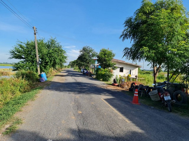 ขายที่ดิน 4-1-88 ไร่ ฉ.5028 ต.มหาราช อ.มหาราช จ.พระนครศรีอยุธยา โฉนด ไร่ละ 320,000 บาทแบ่งขาย ติดถนนคอนกรีต ถนนดำ ไฟฟ้าประปาเข้าถึงแล้ว สาธารณูปโภคครบครัน  คมนาคมเดินทางสะดวกสบาย ใกล้ทางหลวงทางหลัก 4007 ย่านแหล่งชุมชน อยู่ใกล้สถานที่สำคัญหลายแห่ง ใกล้ที่ว่าการอำเภอมหาราช โรงพยาบาลมหาราช โลตัสมหาราช โรงเรียนมหาราชประชานิมิต  การไฟฟ้า สำนักงานเทศบาลตำบลมหาราช สำนักงาน