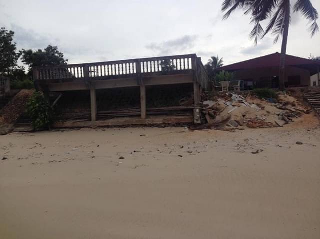 ขายที่ดิน ติดทะเล หาดส่วนตัว 119 ตร.วา และ 145 ตร.วา  ราคา 6.8ลบ. และ 7.3ลบ. ที่ดินริมหาดส่วนตัว ที่ดินติดทะเลหาดสะพลี ถัดไปคือหาดทุ่งวัวแล่น ทะเลสวยน้ำใสสีครามทรายขาว ทิวทัศน์สดชื่นชุ่มฉ่ำเย็นสบาย สวย โดดเด่น สง่า หายาก เหลือไม่กี่แปลงแล้วในแถบนั้น ตรงอ่าวนี้ สโลแกนคือ หาดสวย น้ำใส หนึ่งในสยาม ได้รับการรับรองจากกรมทรัพยากรและสิ่งแวดล้อม อ่าวสะพลีมีจุดเด่นได้รั