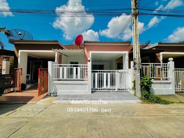 ขายบ้าน ปรับปรุงใหม่ทั้งหลัง หมู่บ้าน ศิลารมย์ฮิลล์ไซด์ ศรีราชา ชลบุรีราคา 1.xx ลบ. ฟรี!! โอน และ จดจำนอง- พื้นที่ 20 ตารางวา- มี 2 ห้องนอน 1 ห้องน้ำ 1 ห้องครัว - จอดรถ 1 คัน **ของแถมในตัวบ้าน**- ปรับปรุงรีโนเวทใหม่ทั้งหลัง- ต่อเติมครัวหลังบ้านและเค้าเตอร์ครัวใหม่- ปรับปรุงห้องน้ำใหม่- เช้คระบบท่อน้ำ ระบบไฟใหม่ทั้งหลัง**พิเศษแถมม่านทั้งหลัง**ติดต่อนัดชมบ้าน081-940-1786 (นก)ไลน์ nok_rea