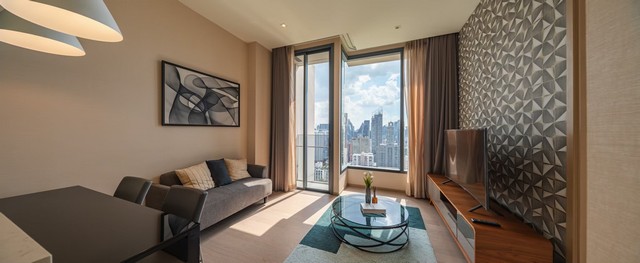 Sub0978ขาย Condo The ESSE Asoke (ดิ เอส อโศก) ใกล้ BTS อโศก  ชั้น 25ราคา 12,000,000 บาทสนใจติดต่อ081-3082135 ภัทรพรเนื้อที่ 47.06 ตรม. ห้อง 333/181ชั้น 251 ห้องนอน 1 ห้องน้ำ 1 ห้องนั่งเล่น เฟอร์นิเจอร์ครบ พร้อมเข้าอยู่ โครงการ The Esse Asoke ซึ่งตั้งอยู่ในเขตวัฒนา ใกล้ BTS อโศก ใกล้ MRT สุขุมวิท และ ใกล้ ARL มักกะสันพื้นที่ส่วนกลาง:สร้างเสร็จในปี 2018ฟิตเนสสระว่ายน้ำเซาว์น่าสวนสนามเด็กเล่นกล้องวงจรปิดระบบรักษาความปลอดภัย 24 ช