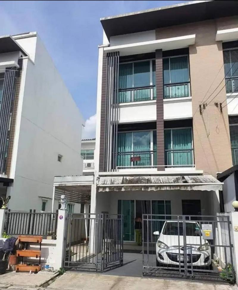 ให้เช่า ทาวน์โฮม 3ชั้น บ้านกลางเมือง โชคชัย 4 ลาดพร้าว ทางด่วนรามอินทราราคาเช่า : 28,500 บาท/เดือน ( มัดจำ 2 ล่วงหน้า 1 เดือน )ติดต่อสอบถามข้อมูลและนัดชมสถานที่ :สนใจติดต่อ : โทร/ไลน์: คุณภพกร (หน่อย) 083-295-5496 (รหัสทรัพย์ 212NN)ทาวน์โฮม 3ชั้น บ้านกลางเมือง โชคชัย 4 ลาดพร้าว ทางด่วนรามอินทราเนื้อที่ 25.7 ตารางวาพื้นที่ใช้สอย 149 ตารางเมตร3 ห้องนอน3 ห้องน้ำจอดรถได้ 2 คันแอร์ 4 ตัวทำออฟฟิศจด