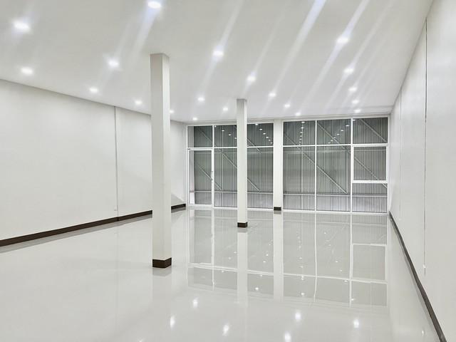 ให้เช่าอาคารพาณิชย์ 2 ชั้น ใกล้ MRT แยกไฟฉาย เหมาะทำออฟฟิศ โชว์รูม หลากหลายธุรกิจ