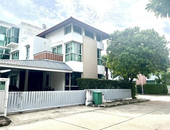  ขายบ้านเดี่ยว 3 ชั้น หลังมุม หมู่บ้านเดอะ สตาร์ เอสเตท  พัฒนาการ ซอยพัฒนาการ 69 