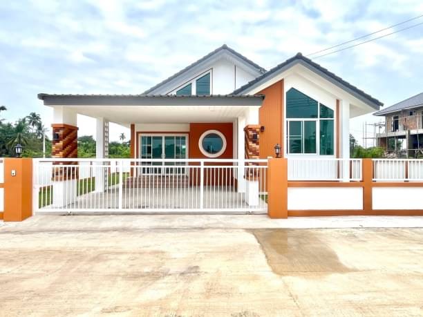 ราคาเริ่มต้นที่ 2.35 ล้าน โซนสันทราย ติดถนน ใกล้เมือง อนาคตมีวงแหวนรอบ 4 ถนนกว้าง เดินทางเข้า-ออกสะดวกมาก จาก ม.แม่โจ้มาเพียง 4 นาที