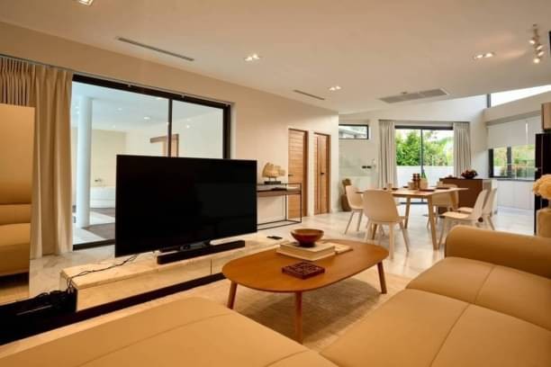 พูลวิลล่าหรู ขาย 12.9 ล้าน 65 ตรว. หนองควาย หางดง บ้านพูลวิลล่า สไตล์โมเดิร์น เฟอร์นิเจอร์บิวท์อินทั้งหลัง ใกล้โรงเรียนนานาชาติ 7 แห่ง