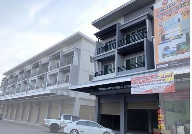 ให้เช่าอาคาร3.5 ชั้น  2 คูหา ลำลูกกาคลอง7 ปทุมธานี เนื้อที่ 48 ตรว แปลงมุม เหมาะทำธุรกิจ