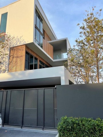 ให้เช่าบ้านเดี่ยว 3 ชั้น 72 ตรว. 3 ห้องนอน หมู่บ้าน VIVE พระราม 9 วิวสนามกอล์ฟ ใกล้ Club House และ สระว่ายน้ำ ใกล้นานาชาติเวลลิงตัน