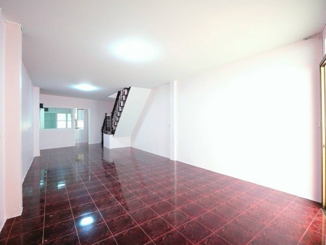 ขายทาวน์เฮ้าส์ 2 ชั้น โซนโขดหิน ระยอง บ้านสวย พร้อมโอน