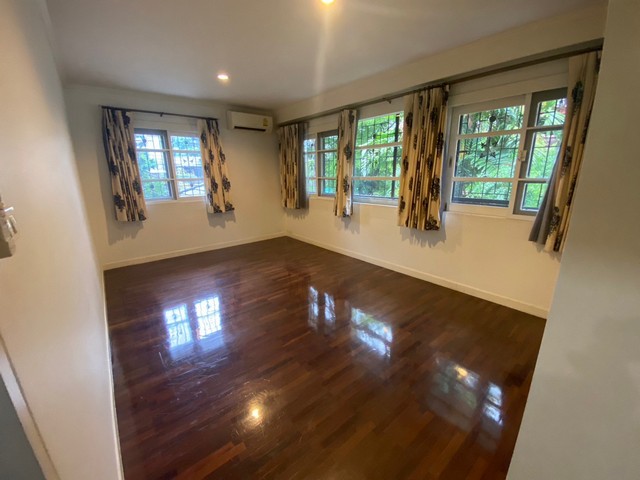 บ้านเดี่ยว 2 ชั้น ย่านใจกลางเมือง ถนนเอกมัย ใกล้ Big-C และ BTS เอกมัย