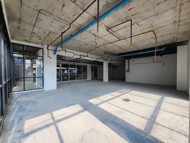 ให้เช่าพื้นที่รวมพื้นที่โซนระเบียงทำเลดีที่สุดในถนนจันทน์ที่จอดรถ 250 คันพื้นที่ 208 ตารางเมตรค่าเช่า+ค่าบริการ 75,000 บาทต่อเดือนถนนจันทร์