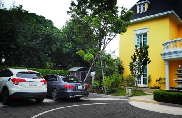 ขายบ้านเดี่ยว 3 ชั้น  ทำเลดีมากย่านสุขุมวิท ใกล้รถไฟ้ฟ้าและสถานที่สำคัญ บ้านพร้อมอยู่