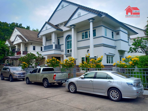 รายละเอียด  ให้เช่าบ้านเดี่ยว 2 เนื้อที่ 70 ตารางวา พื้นที่ใช้สอย 210 ตร.ม 3 ห้องนอน 3 ห้องน้ำ  แอร์ เฟอร์นิเจอร์ครบ ตกแต่งด้วยวัสดุเกรดดี ที่จอดรถ 3  คัน 2 ห้องครัว 2 ห้องรับแขก 1ห้องแม่บ้าน ร่มรื่นด้วยสวนต้นไม้ สิ่งอำนวยความสะดวก  ศูนย์การค้าใกล้ Patt พัฒนาการ London Street Anne’s Place Tesco Lotus พัฒนาการ Thanya Park Maxvalu Supermarket ศรีนครินทร์ A-Link Square The Park กรุงเทพกรีฑา Foodland รามคำแหง Major Hollywood Pickadaily The Mall รามคำแหง Homepro พระรา