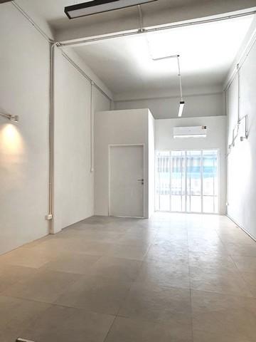 ให้เช่าอาคารพาณิชย์ 3.5 ชั้น ห่างจากBTS บางจากเพียง 150 เมตร เหมาะทำออฟฟิศ คาเฟ่ ร้านอาหาร อยู่อาศัย​