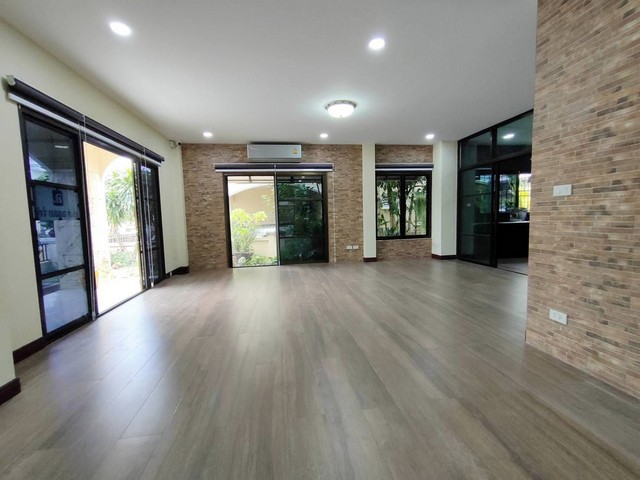 ขายบ้านเดี่ยว 2 ชั้น หลังมุม 91 ตรว. หมู่บ้านสวนหลวงวิลล์ 1 ถนนเฉลิมพระเกียรติ ร.9 ซอย28 ตรงข้ามสวนสาธารณะ ใกล้สวนหลวง ร.9