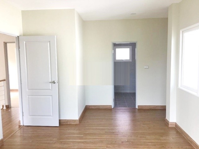 พหล-วิภาวดี ไม่เคยอยู่ 4นอน ให้เช่าบ้านเดี่ยว 2 ชั้น ฟิวเจอร์พาร์ค รังสิต มีสนามหญ้า เฟอร์ครบพร้อมอยู่ 42ตรว. 4แอร์  รถไฟฟ้าสายสีแดง เซ็นโทร