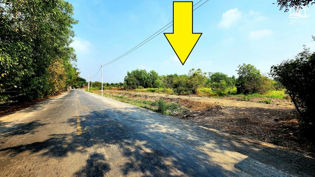 ขายที่ดินลาดยางองครักษ์ คลอง 15 อยู่ติดกับสนามกอล์ฟ*** ขายราคา 750,000 บาท ***  ( เนื้อที่ 5-0-0 ไร่ )ขายที่ดินติดถนนลาดยาง คลอง 15 องครักษ์ 5 ไร่  อยู่ใกล้สนามกอล์ฟ เหมาะทำรีสอร์ท ทำร้านอาหาร ปลูกบ้าน ทำการเกษตรพอเพียง  หรือเก็บซื้อไว้เก็งกำไรในอนาคตได้ที่ตั้ง :  ตำบล โพธิ์แทน อำเภอองครักษ์ นครนายก 26120เนื้อที่ 5-0-0 ไร่  -  กว้างโดยประมาณ 45  ม. ติดถนนลาดยาง สาธารณะประโยชน์   กว้