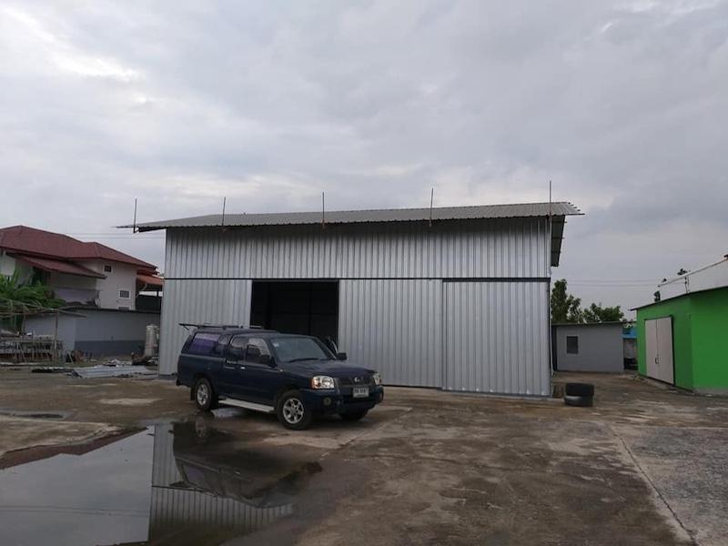 โกดังให้เช่า พื้นที่2ไร่พร้อมสำนักงาน  ถนนราษฎร์นิมตร เขตคลองสามวา งพื้นที่ใช้สอยประมาณ500ตรม. มีโกดัง3หลัง พร้อมบ้านพักคนงานในพื้นที่