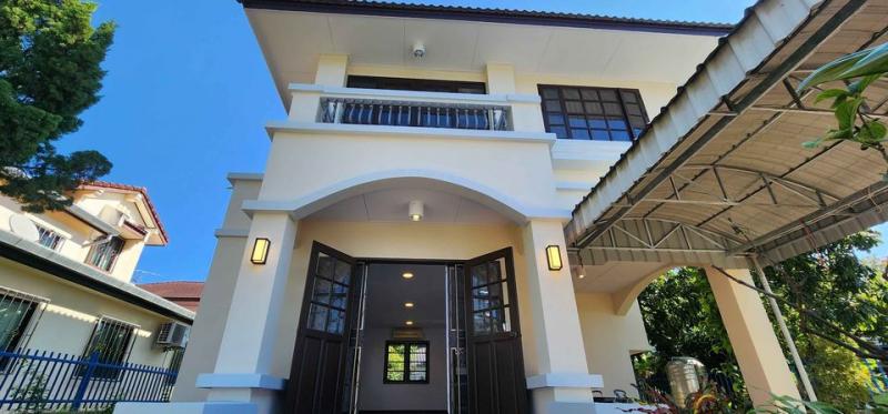 ขายบ้านเดี่ยวที่ดินเยอะในโครงการ แลนด์แอนด์เฮาส์ ราคาเพียง 2,590,000 บาทใกล้ ม.แม่โจ้ เส้นเข้าเมือง ราคาดีมาก เดินทางสะดวกสุดๆรายละเอียด- 70 ตารางวา-  3 นอน 2 น้ำ - ที่จอดรถ 2 คัน การเดินทาง- มหาวิทยาลัยแม่โจ้ 5.3 กม.- โรงพยาบาลสันทราย 7.6 กม.- แยกลิขิตชีวัน 5.8 กม.- แยกรวมโชค โลตัสรวมโชค กาดมีโชค 8.4 กม.- เซ็นทรัล เชียงใหม่ 11.2 กม.ติดต่อ เพชร 082-636-9782 Line ID : @skyproxเพิ่มเพื่อนอัตโนมัติ https://lin.ee/xrFwhA9 #บ้า