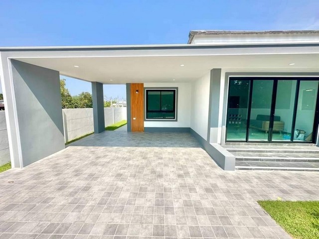 ขายบ้านเดี่ยวสร้างใหม่ ทำเลสำนักบก อำเภอเมืองจังหวัดชลบุรี ใกล้วัดสำนักบกติดถนนหลังหน้าบ้านไม่ชนใคร