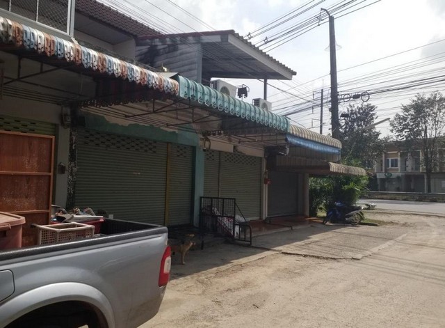   รายละเอียดเพิ่มเติม Code ID :  PSC00157  ราคาขาย  1,165,000  บาท- ขนาดพื้นที่ :  21.00 ตร.ว.- พื้นที่ใช้สอย :  129.00 ตร.ม. - จำนวนห้อง :    2 ห้องนอน 2 ห้องน้ำ- ที่จอดรถ :   1  คัน พิกัดทรัพย์ :  https://maps.app.goo.gl/riZ6KHPYkyGPVpXc9    สถานที่ใกล้เคียง- ใกล้  โรงพยาบาลกาญจนดิษฐ์- ใกล้  รร.สารสาสน์วิเทศสุราษฎร์ธานี- ใกล้  วัดสนธิ์- ใกล้  วัดถนนสุวรรณประดิษฐ์สอบถามเพิ่มเติม/นัดชมโทร. 097-419-5982(พลอย)โทร. 096-932-4624(ออมสิน)Line : @panaya (มี@ด้านหน้า)ปรึกษาสิ