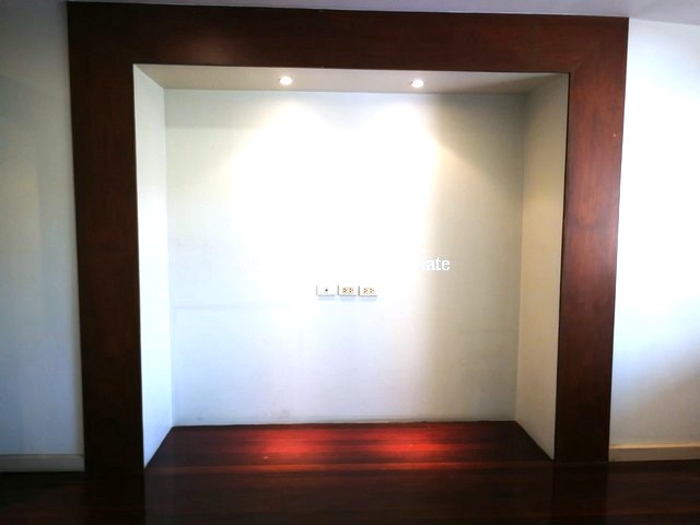 ให้เช่าบ้านหมู่บ้าน เสรีไทย พระราม 9 อยู่หลัง  ห้าง เดอะไนน์ เซ็นเตอร์ พระราม 9 ร้านอาหารทั้งซอย ของกินหาง่าย  เดินทางสะดวก