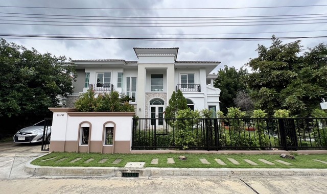   รายละเอียดเพิ่มเติม Code ID : PKK02-00948  ราคาขาย 19,000,000  บาท- ขนาดพื้นที่ :  120.30 ตร.ว. - พื้นที่ใช้สอย :   -- จำนวนห้อง :  4 ห้องนอน 5 ห้องน้ำ  - ที่จอดรถ :    1   คัน- บ้านหันทางทิศ : - พิกัดทรัพย์ : https://maps.app.goo.gl/6AGLzCSNsFVZyPtb6    สถานที่ใกล้เคียง- ใกล้สถานนีรถไฟฟ้าวุฒากาศ- ใกล้ เมโทร ทาวน์  - ใกล้โรงพยาบาลบางมด- ใกล้ โรงพยาบาลสมิติเวช ธนบุรี สอบถามเพิ่มเติม/นัดชมโทร. 097-419-5982(พลอย)โทร. 096-932-4624(ออมสิน)Line : @panaya (มี@ด้านหน้า)ปรึก�