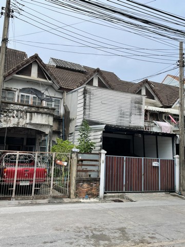 ขายทาวน์เฮ้าส์  ลาดพร้าวซอย 41 แยก 6-1  กรุงเทพมหานคร  (PAP-2-0200)