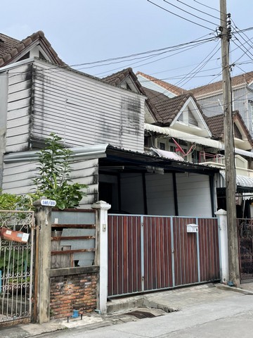 ขายทาวน์เฮ้าส์  ลาดพร้าวซอย 41 แยก 6-1  กรุงเทพมหานคร  (PAP-2-0200)